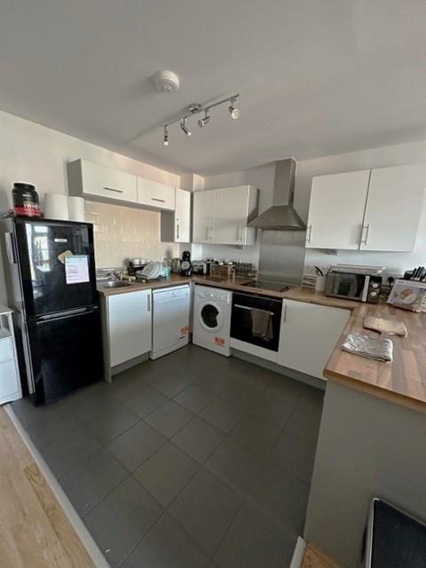Blackberry Crt, Queen Mary Av, South Woodford, E18