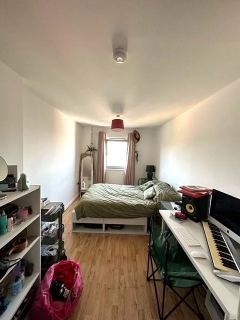 bedroom .jpg