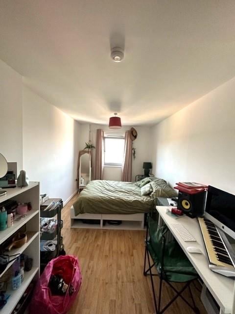 bedroom .jpg