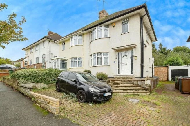 Amesbury Drive, Chingford, E4