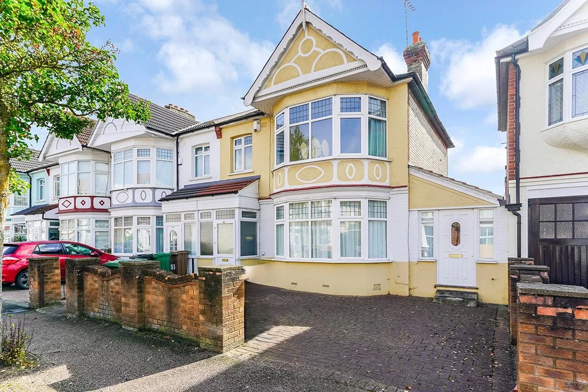 Higham Station Avenue, Highams Park, E4