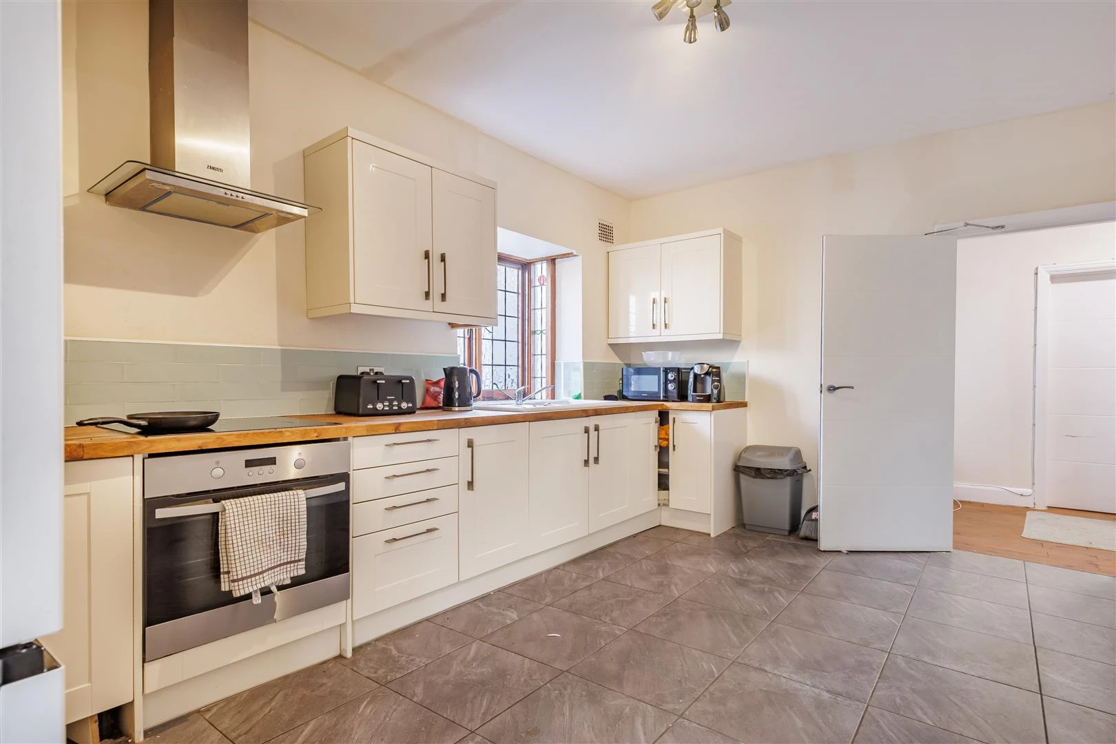 chingford ave (13).jpg