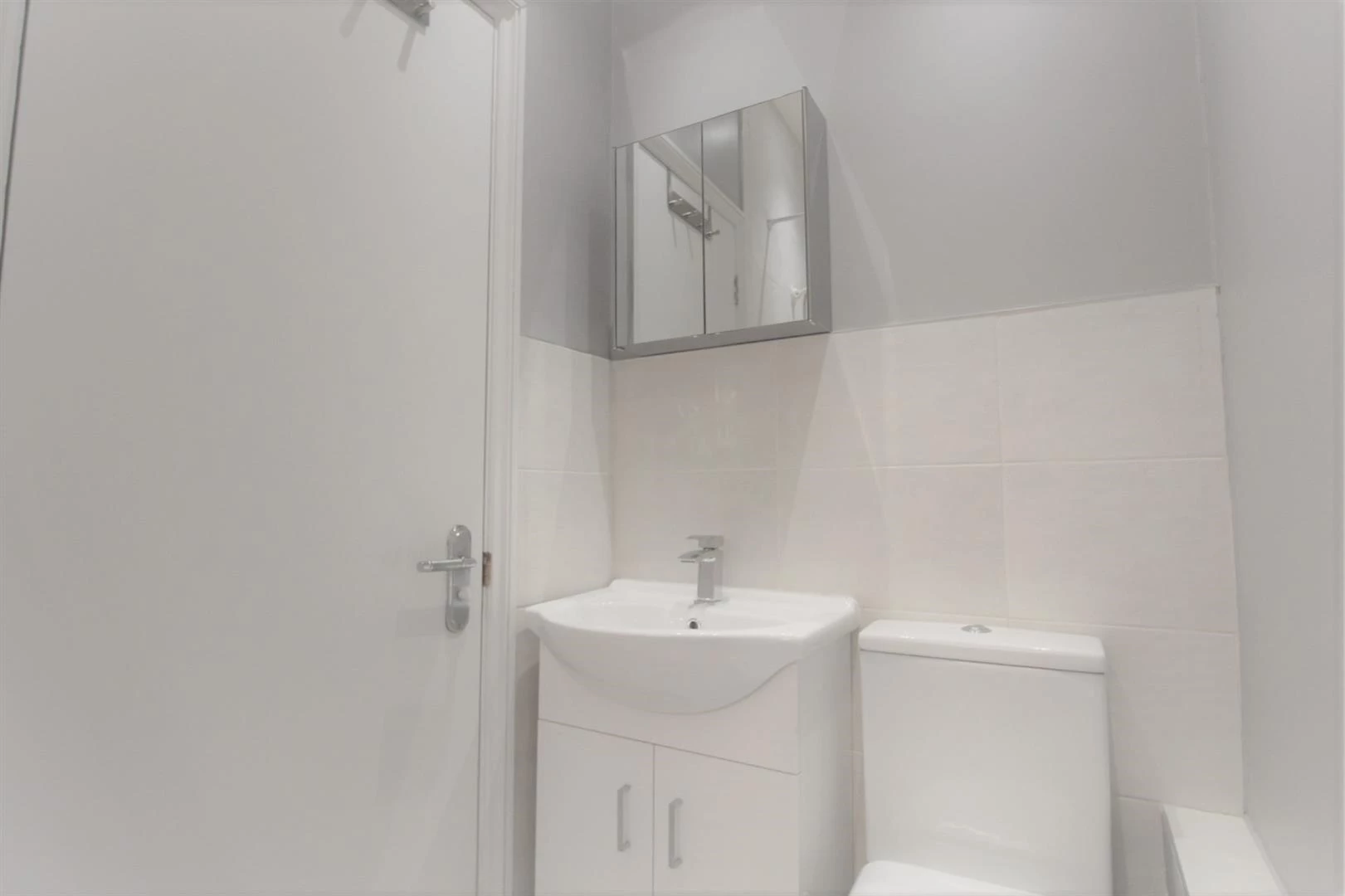 Bathroom 2.jpg