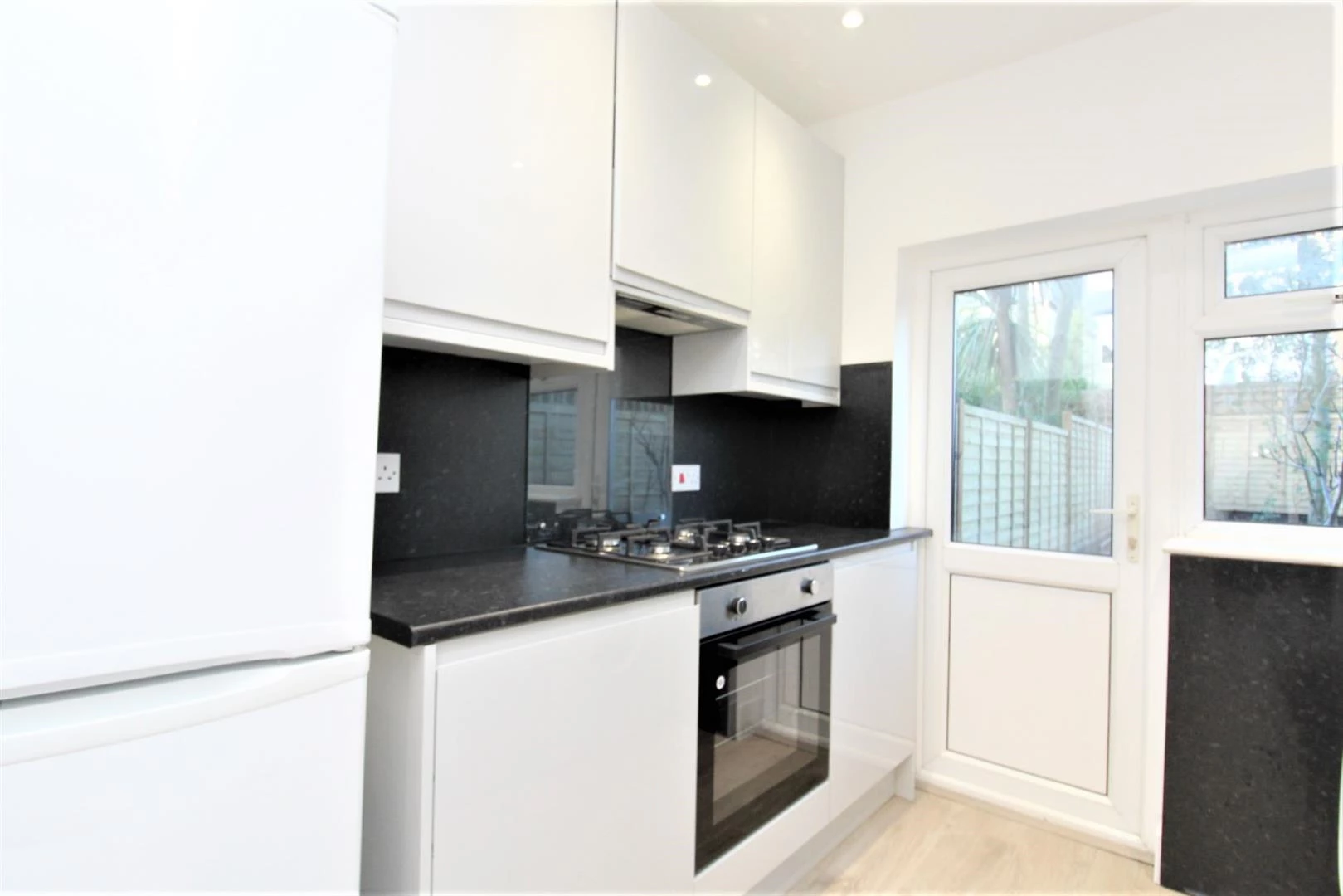 kitchen part 2.jpg