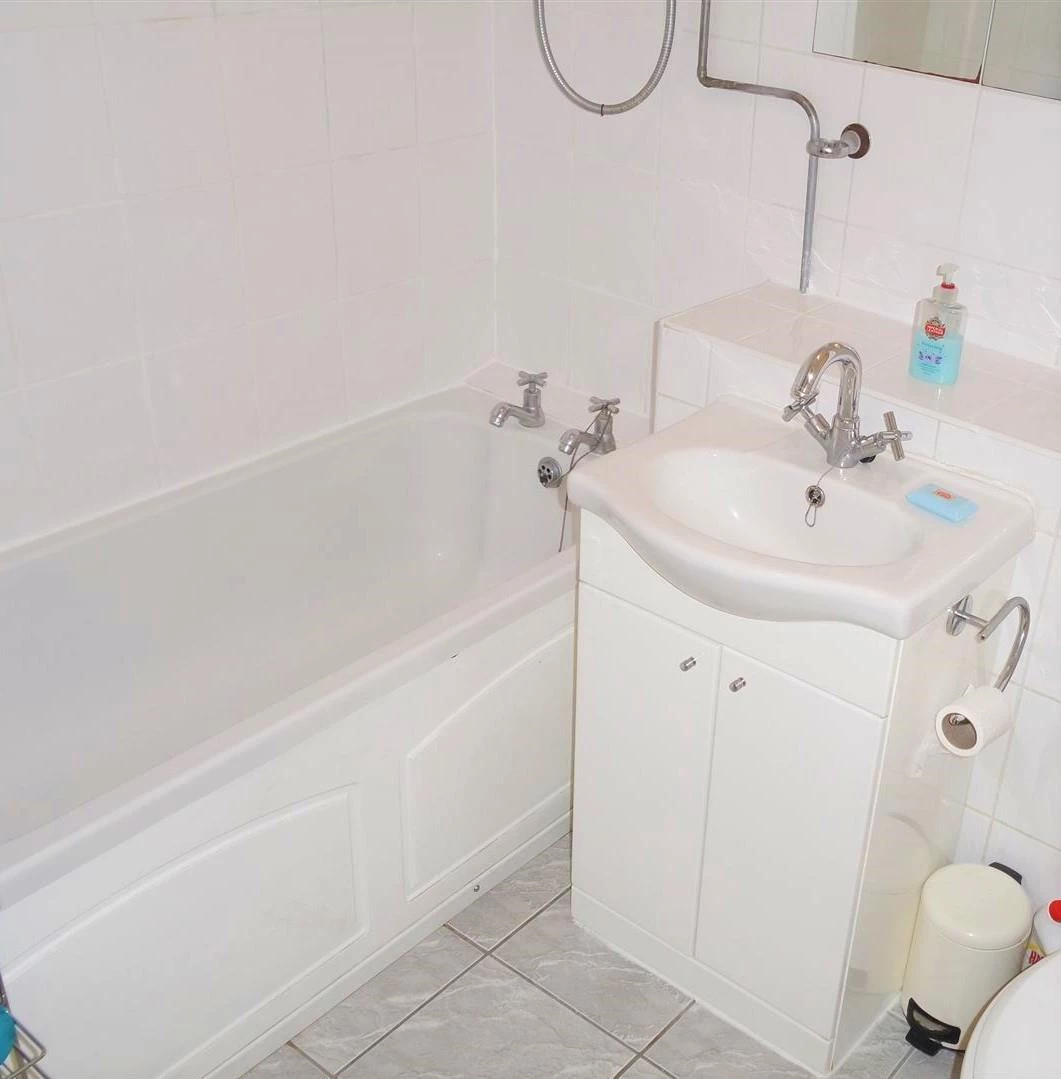 bathroom part 2.jpg