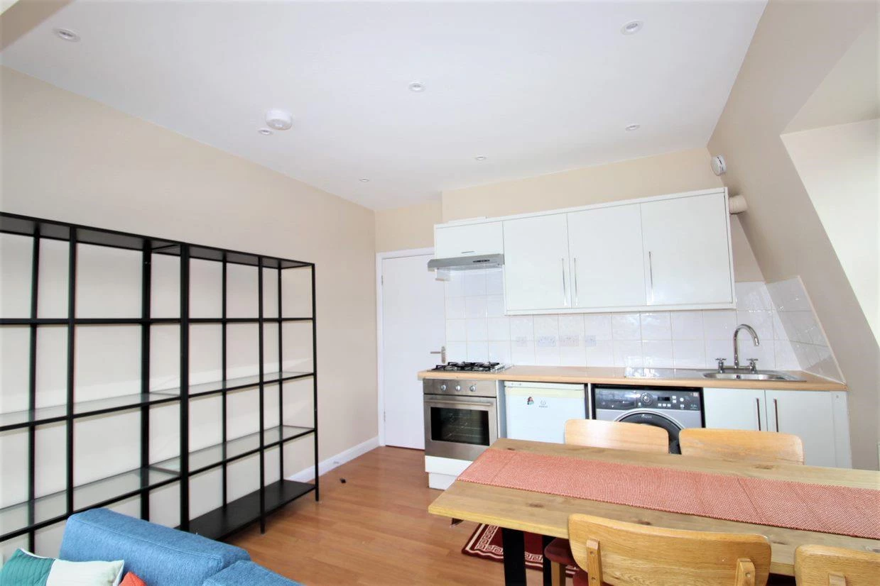 Kitchen 2.jpg