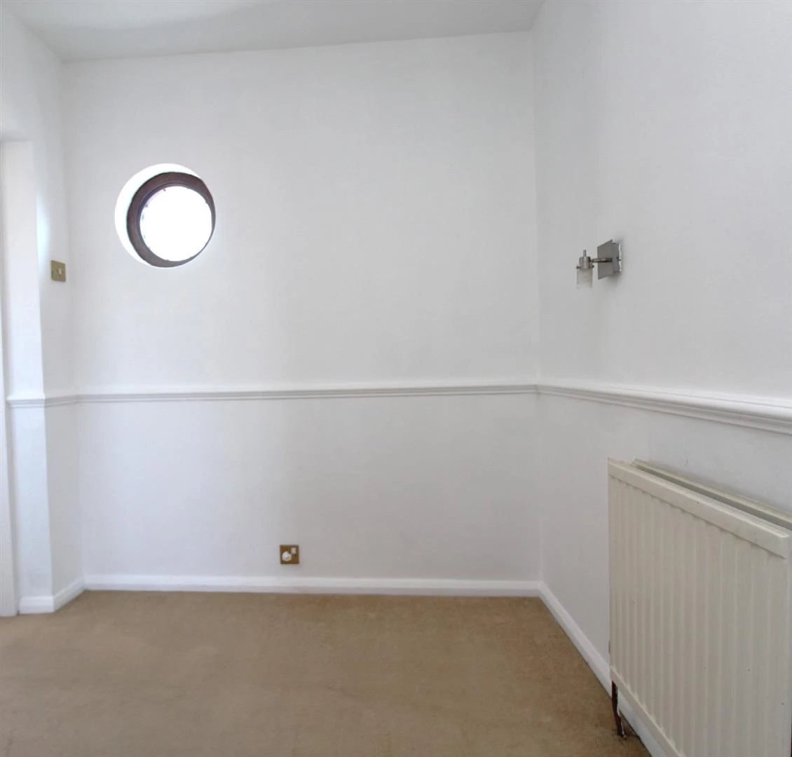 walk in bedroom.JPG