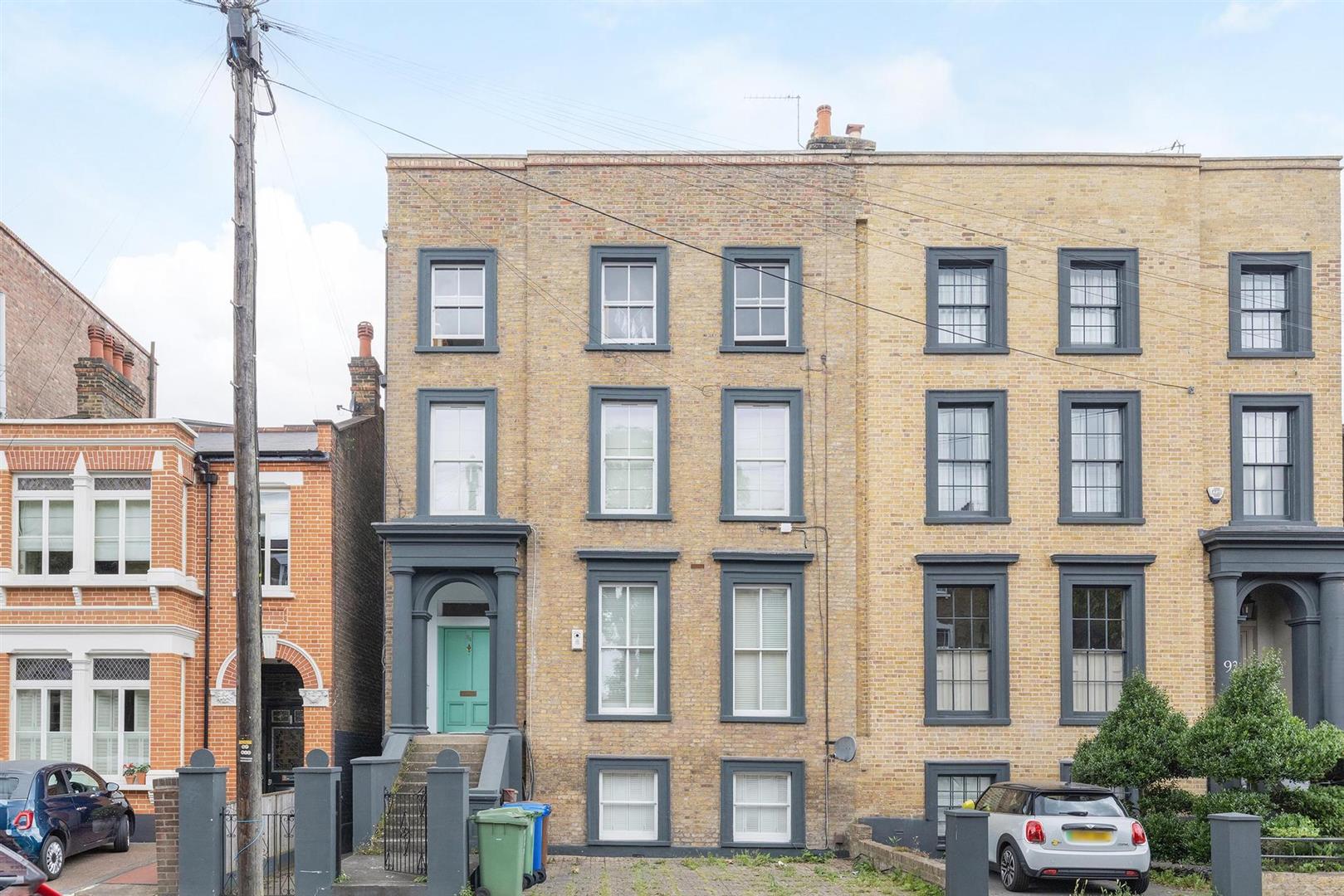 Lyndhurst Way SE15