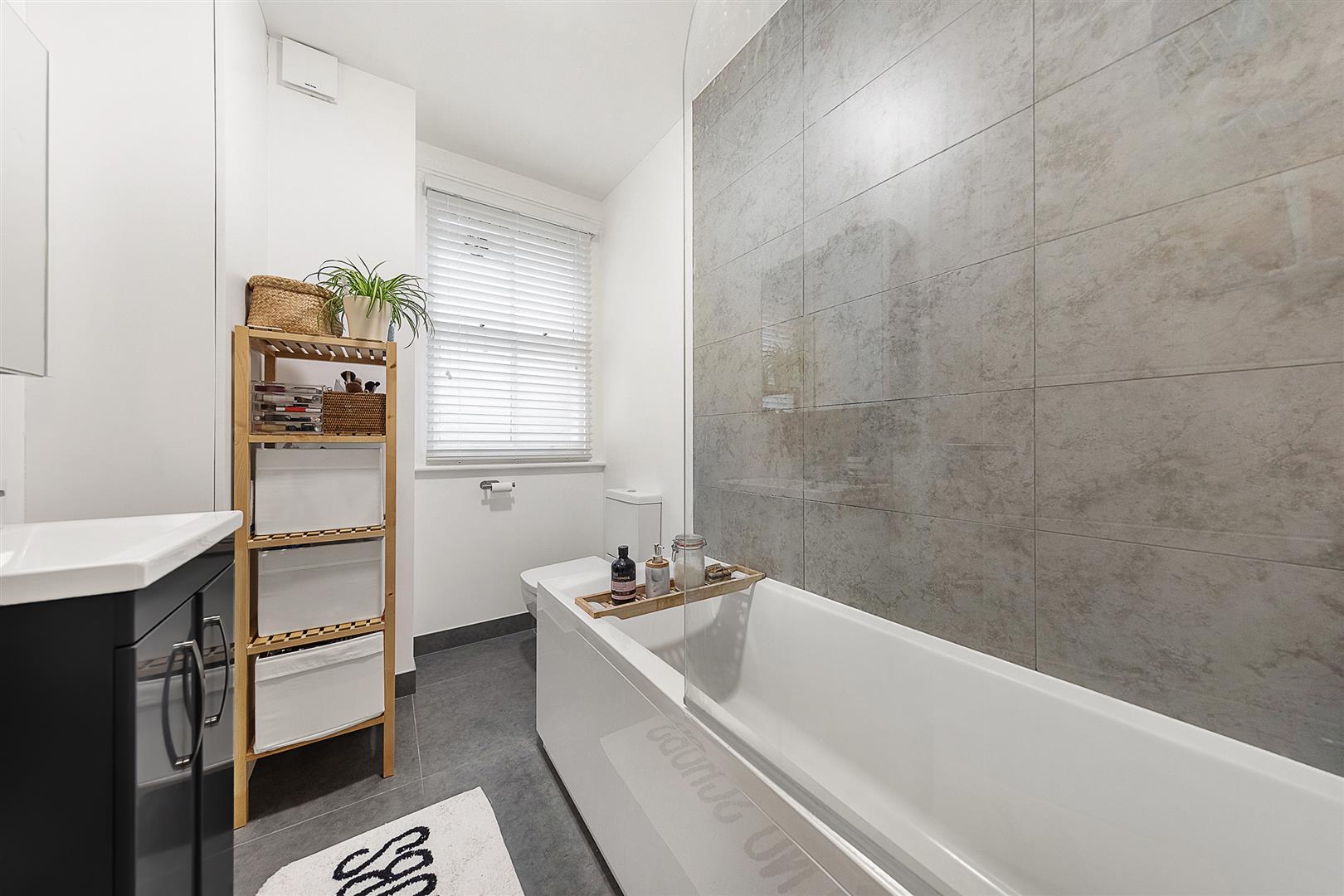 Bathroom 2.jpg