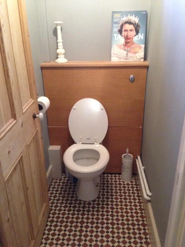 Toilet.JPG