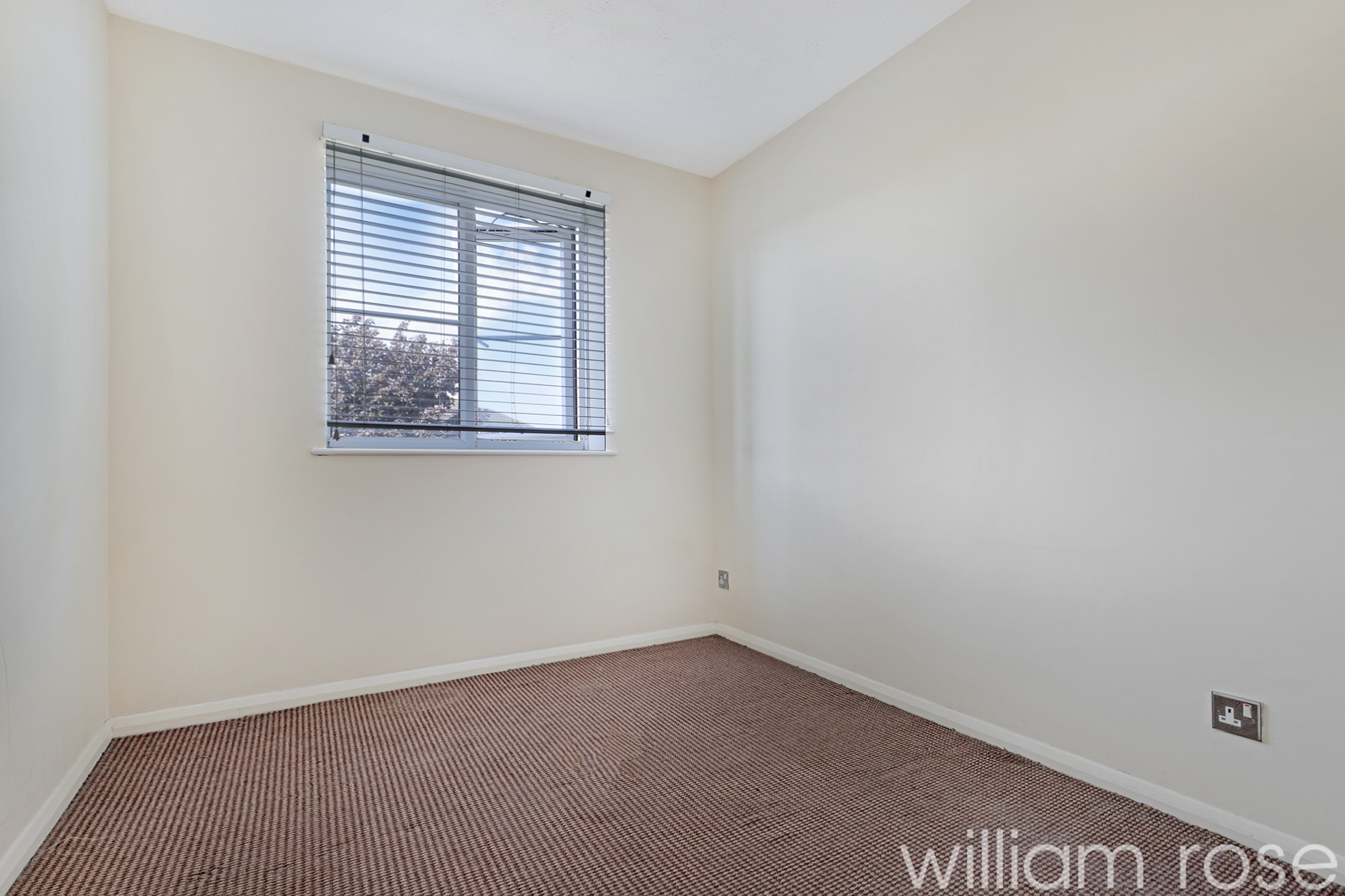 Property For Sale Thurlow Close, Highams Park, E4 1 Bedroom Apartment