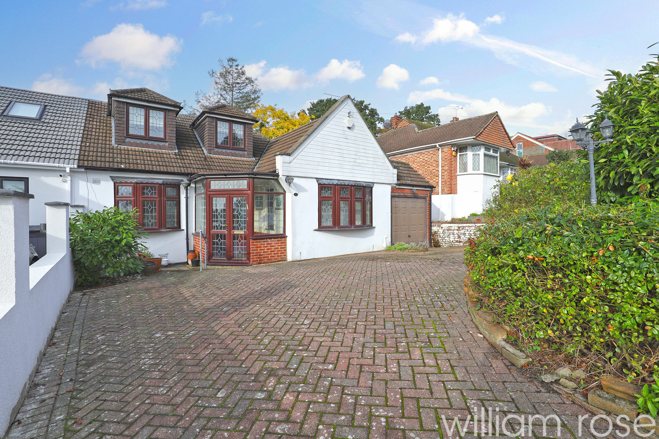 Property For Sale Bracken Drive, Chigwell, IG7 4 Bedroom Bungalow