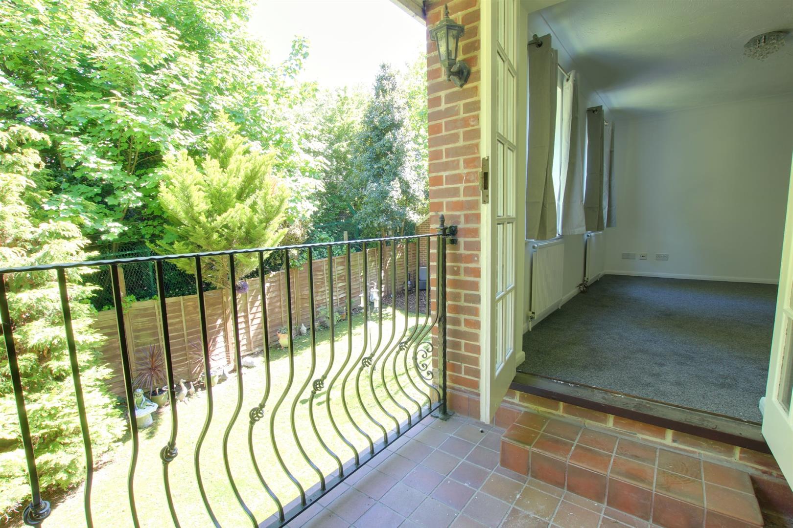 Property For Sale Malcolm Way, Snaresbrook, E11 2 Bedroom Apartment