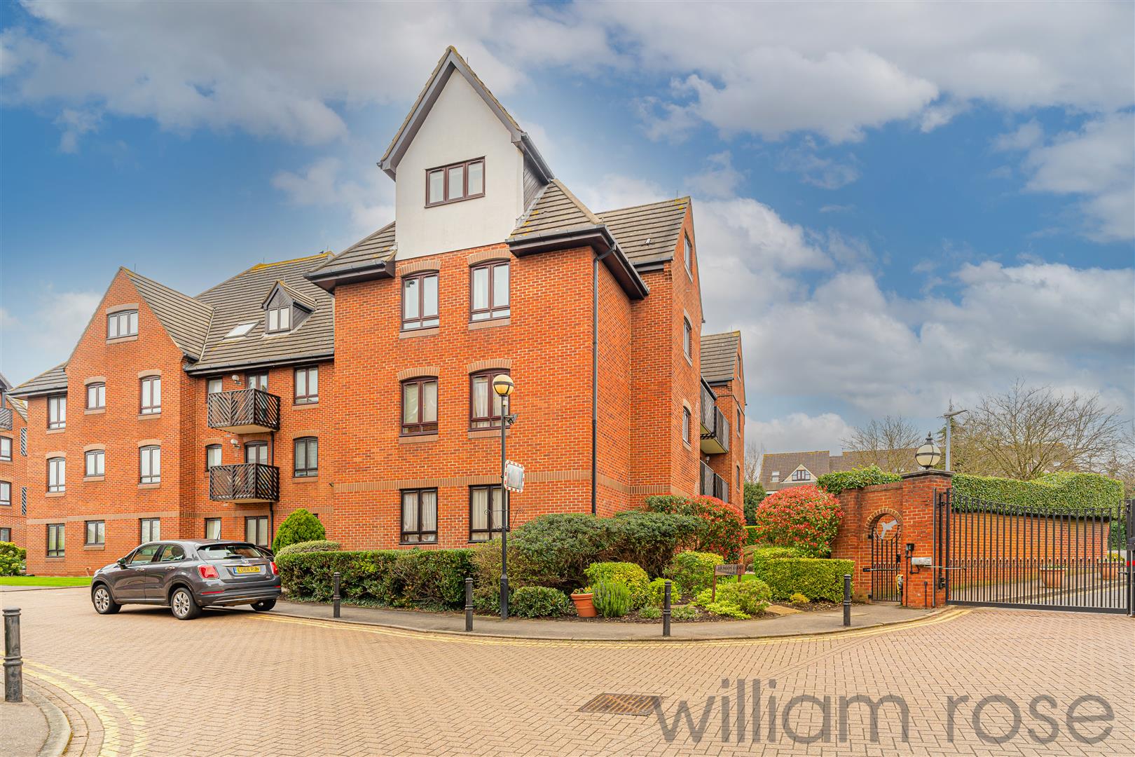Property For Sale Boleyn Court, Epping New Road, IG9 2 Bedroom