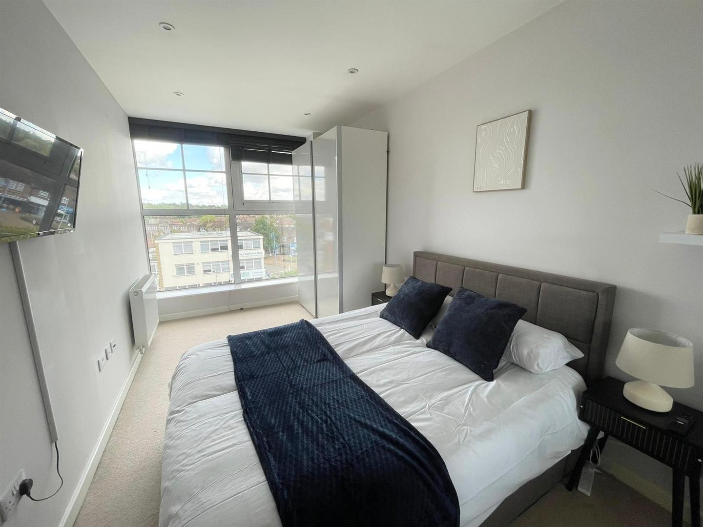 bedroom1.jpg