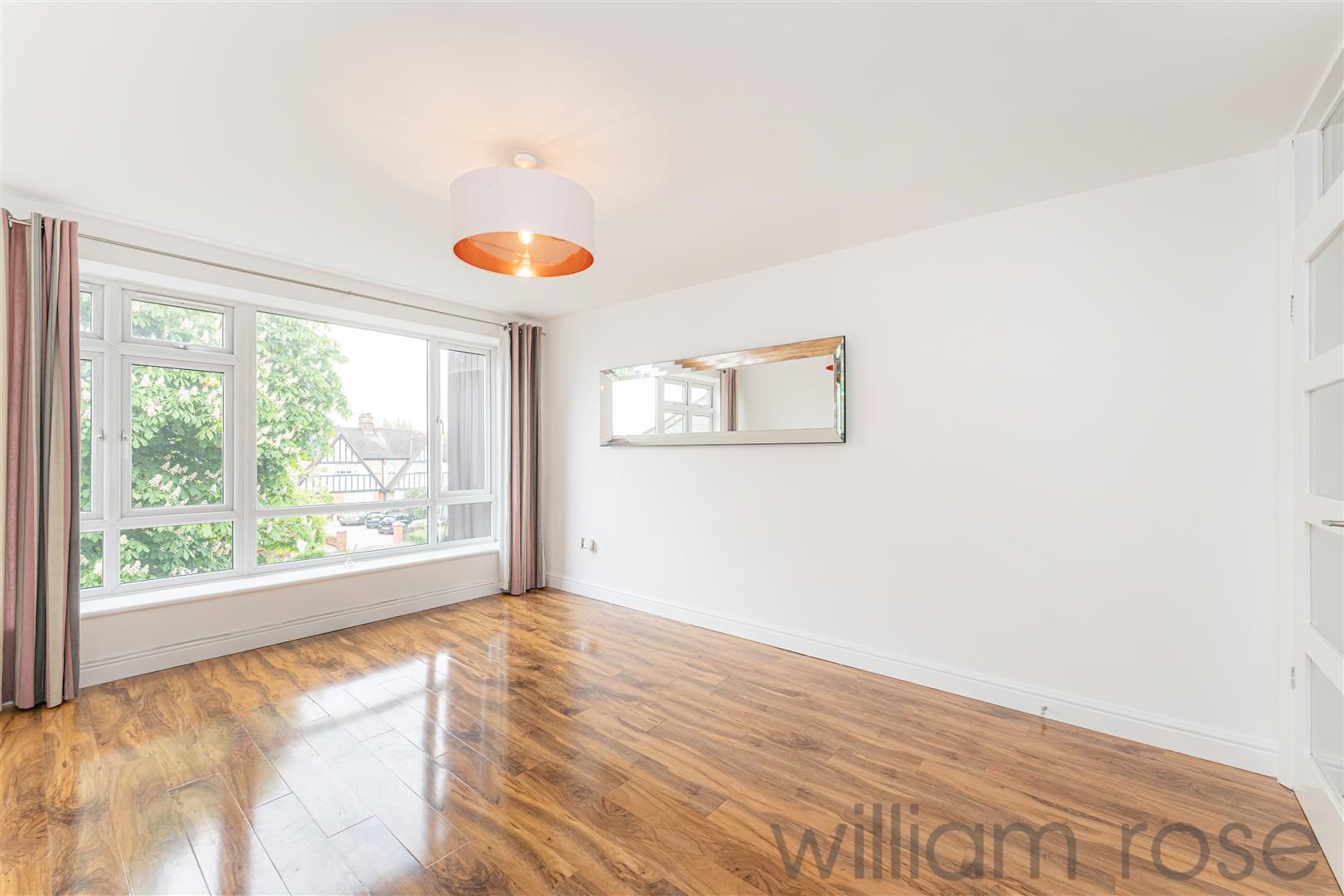 Property For Sale The Ridgeway, Chingford, E4 2 Bedroom Apartment