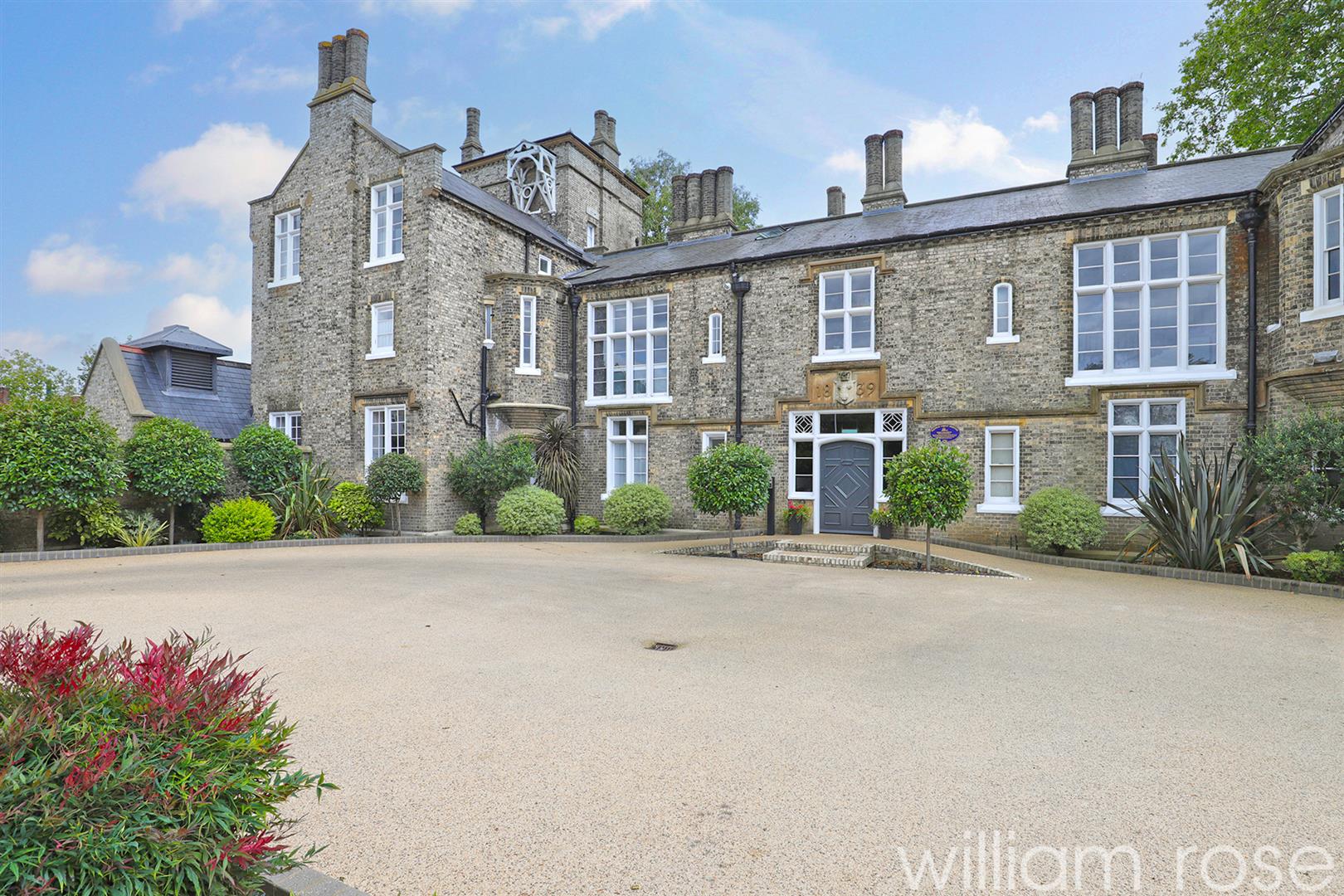 Property For Sale Simmons Lane, Chingford, E4 2 Bedroom Apartment