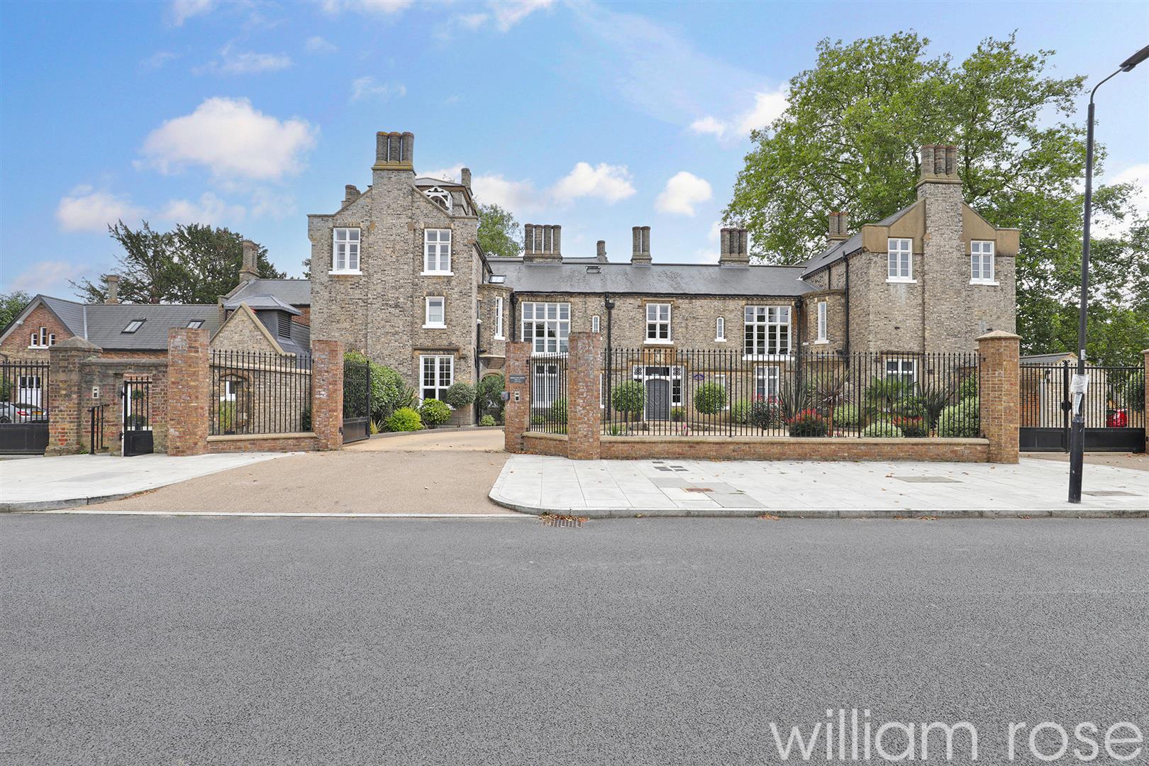 Property For Sale Simmons Lane, Chingford, E4 2 Bedroom Apartment