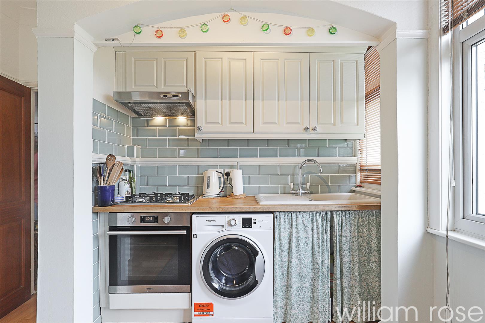 Property For Sale Falmouth Avenue, Highams Park, E4 1 Bedroom Flat