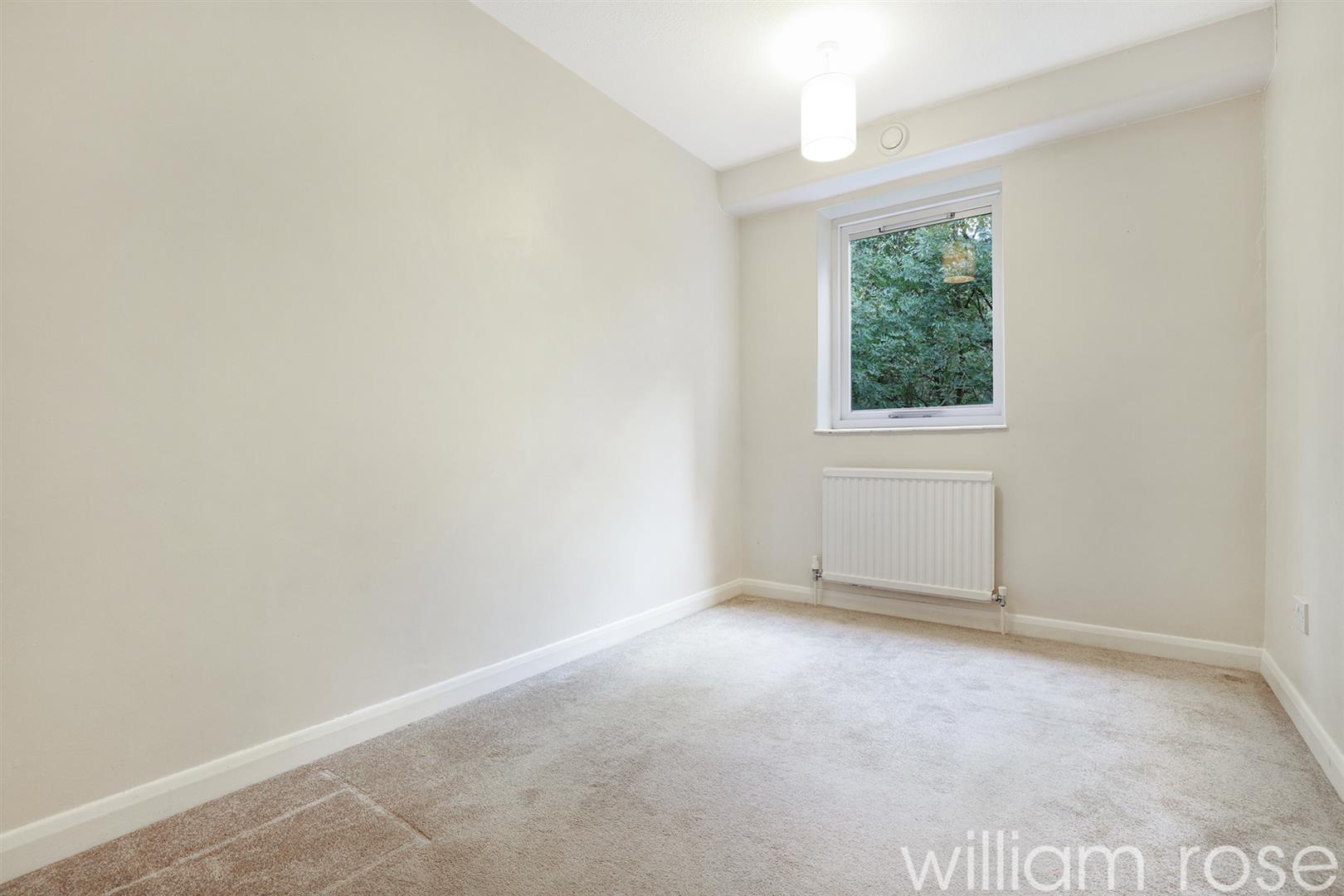 Property For Sale Bridle Path, Woodford Green, IG8 2 Bedroom