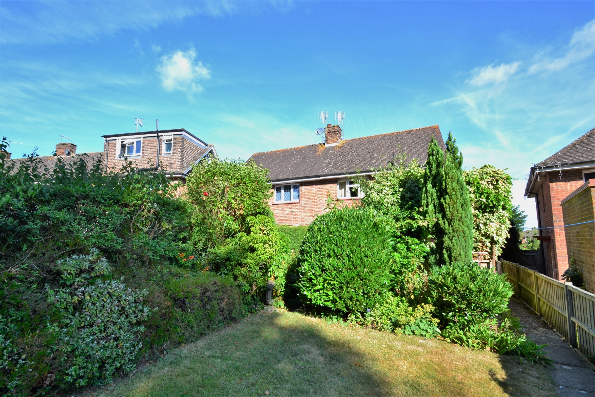 Property For Sale New Farthingdale, Dormansland, RH7 2 Bedroom Semi