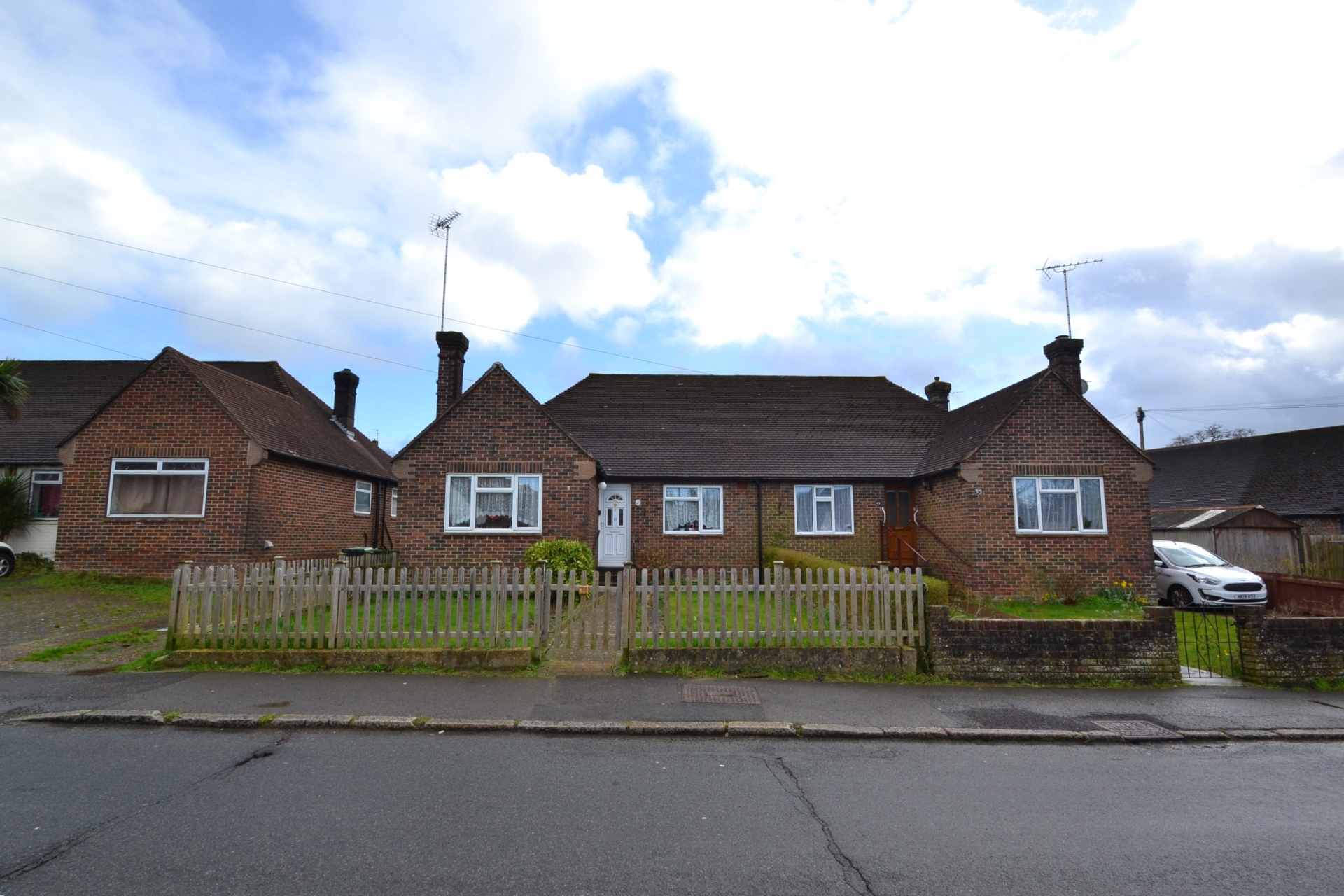 Property For Sale Vale Road, Haywards Heath, RH16 2 Bedroom Semi