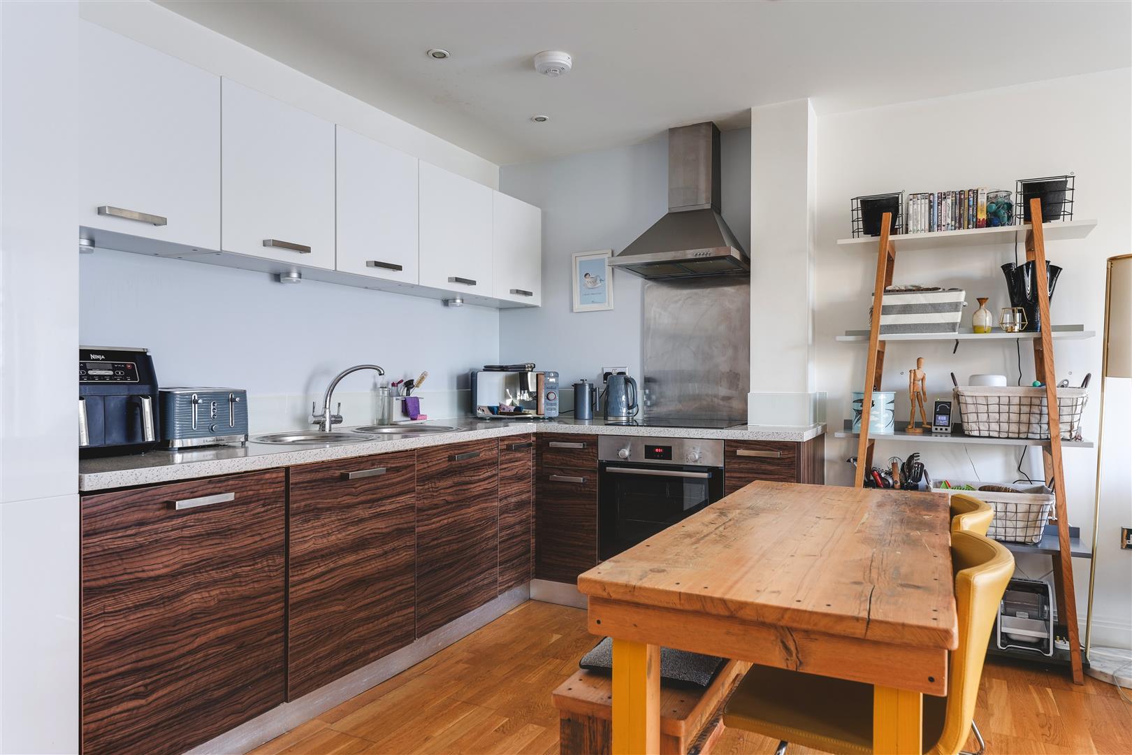 Property For Sale Lea Bridge Road, London, E5 1 Bedroom Apartment