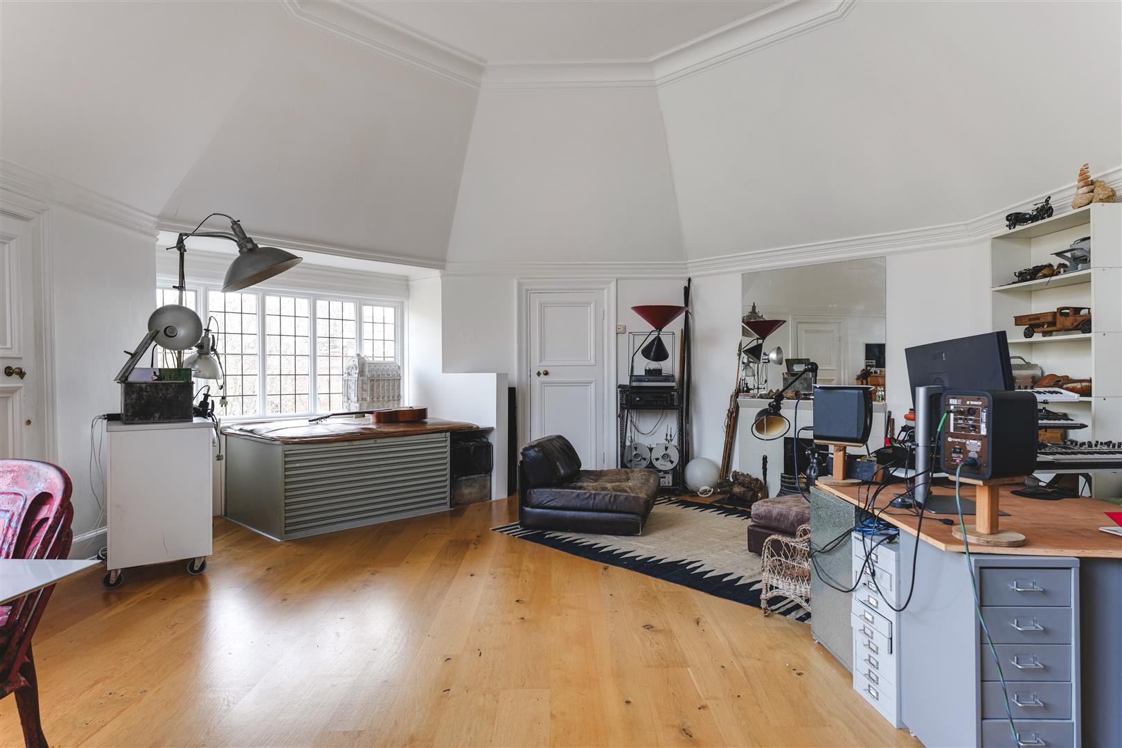 Property For Sale Frognal, Hampstead, NW3 1 Bedroom Flat Conversion