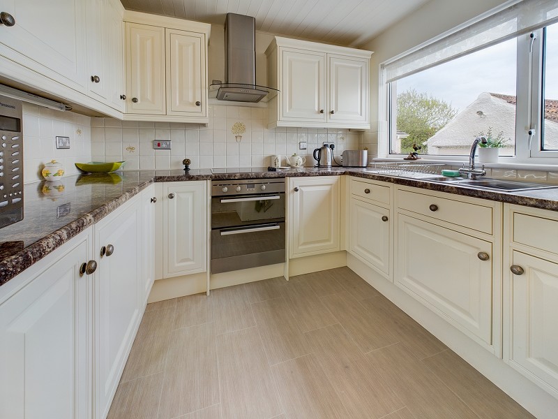 Kitchen/Dining Area