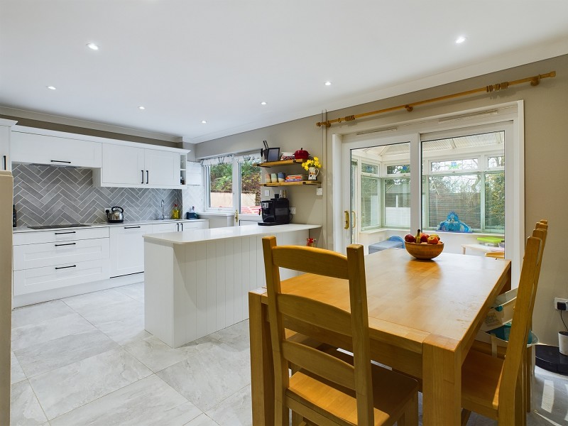 Kitchen/Dining Area