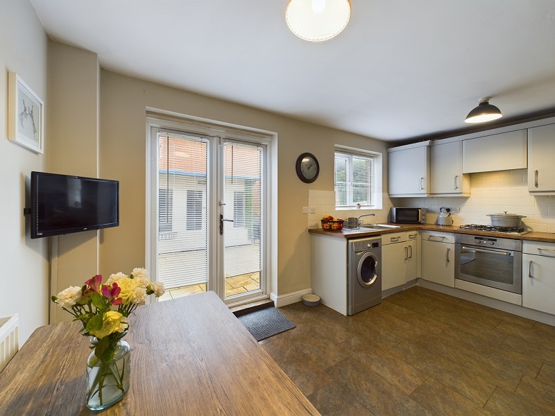 Kitchen/Dining Area