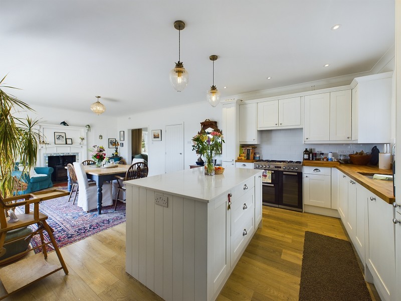 Kitchen/Dining Area