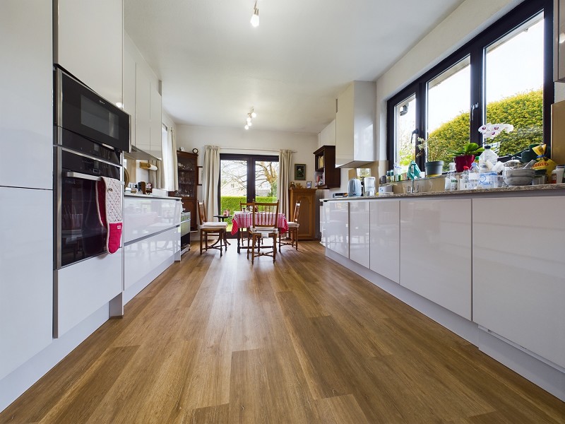 Kitchen/Dining Area