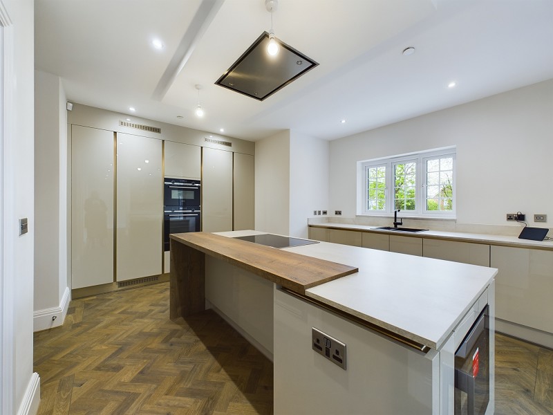 Kitchen/Dining Area