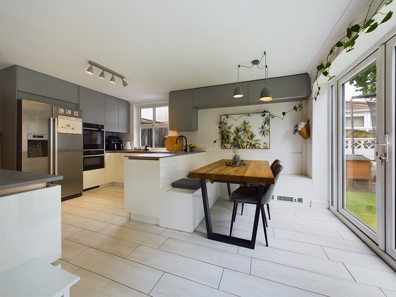 Kitchen/Dining Area