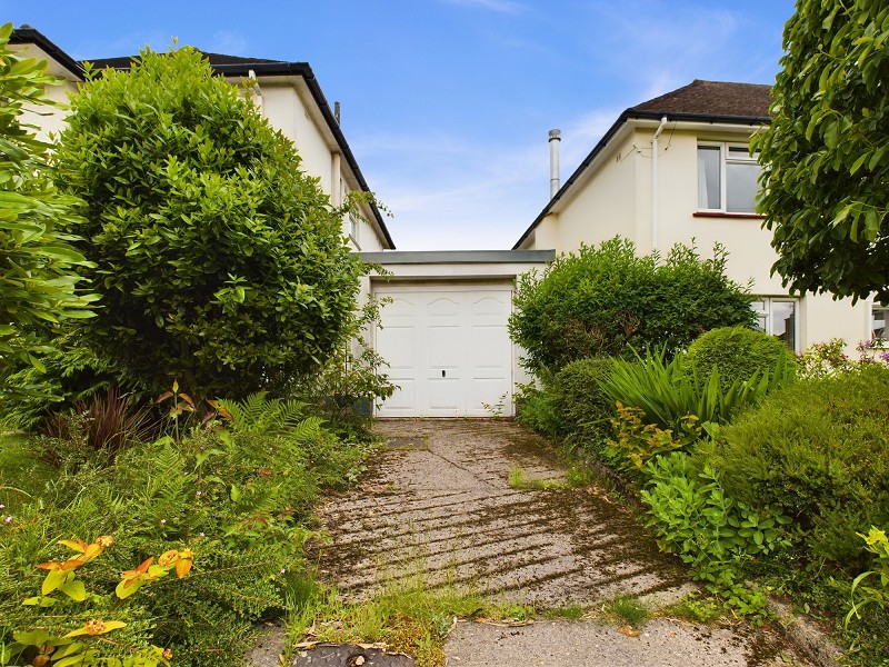 Garage & Driveway