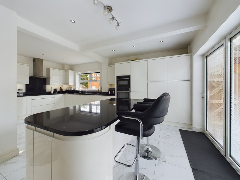 Kitchen/Breakfast Area