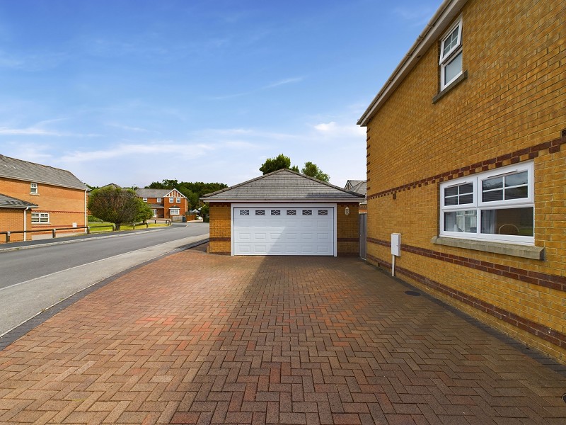 Garage & Driveway