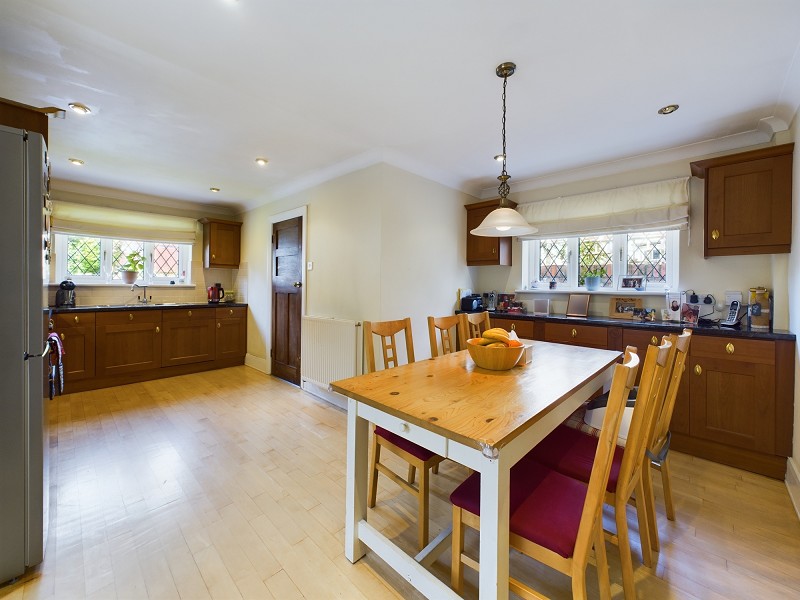 Kitchen/Dining Area