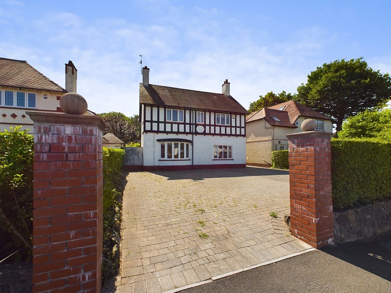 Driveway & Front Entrance