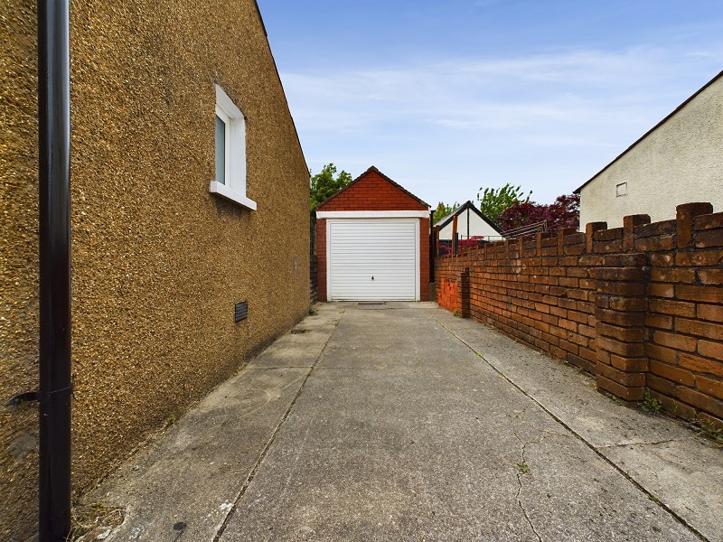 Garage & Driveway