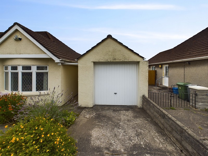 Garage & Driveway