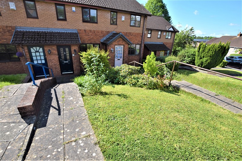 Entrance & Front Garden