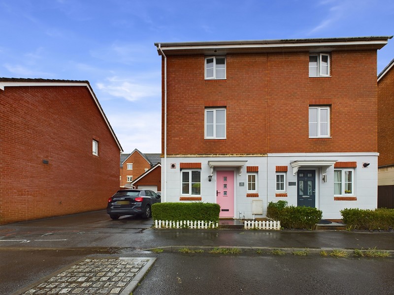 Driveway & Front Entrance