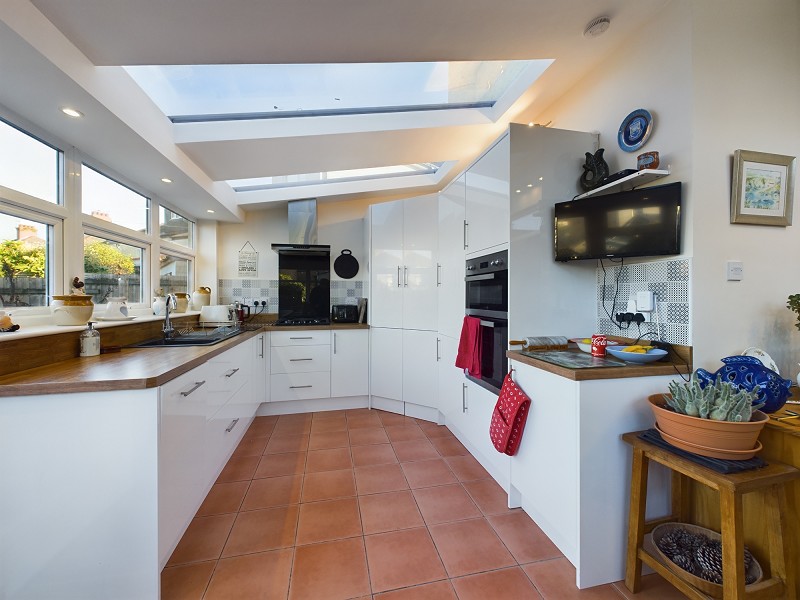 Kitchen/Breakfast Area