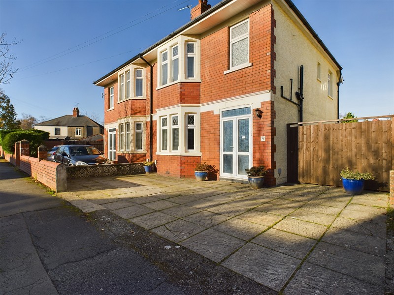 Driveway & Front Entrance