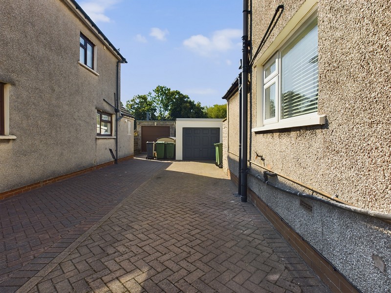 Garage & Driveway