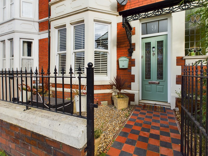 Front Garden & Entrance