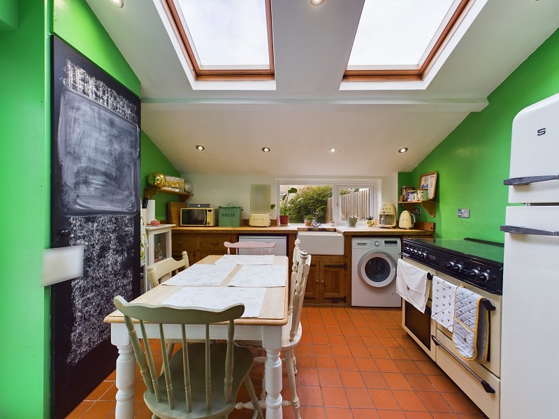 Kitchen and breakfast room