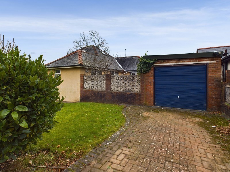 Garage & Driveway